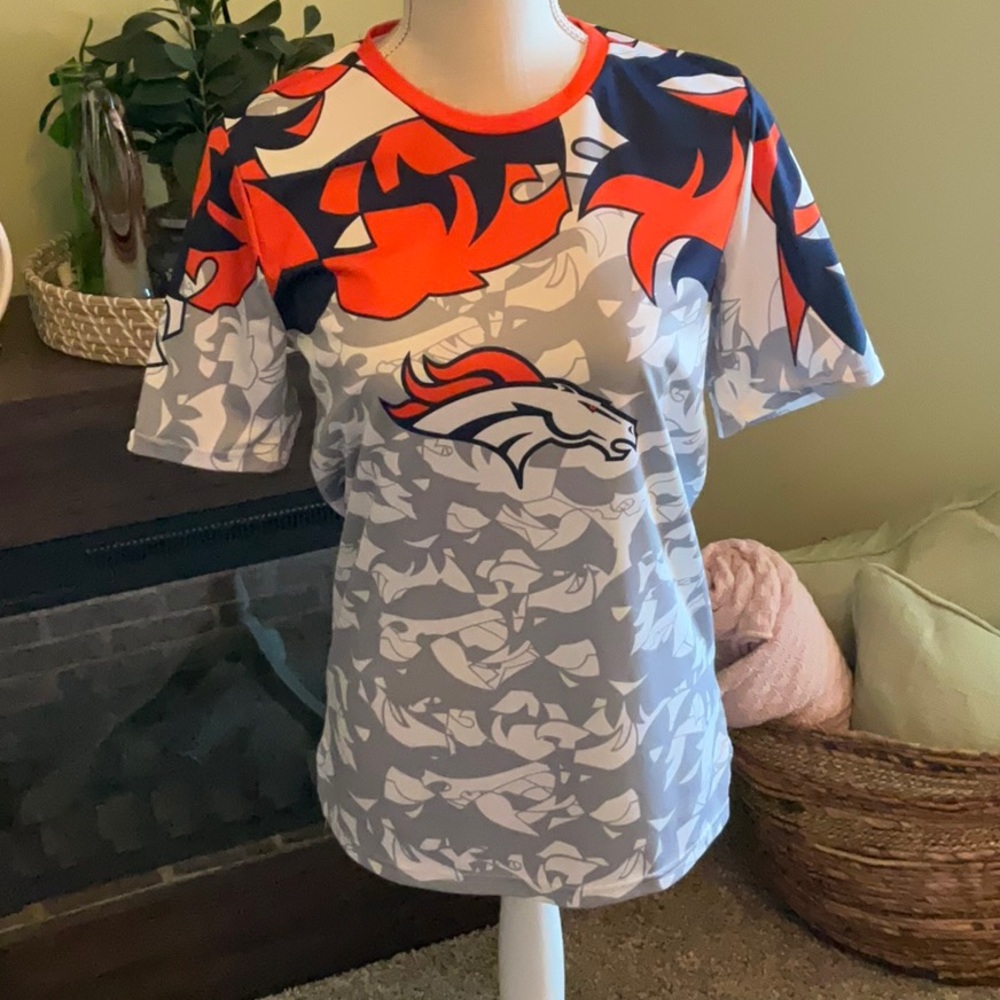 Kids Size Large Denver Broncos Graphic Tee, Excellent Condition